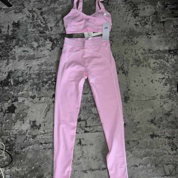 Alo Yoga Airbrush High-Waist Heart Throb Leggings & Bra Pink Set - Picture 3 of 9